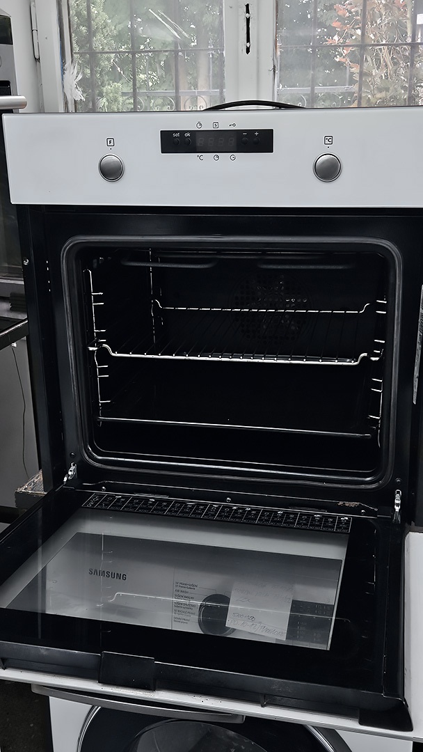 Horkovzdušná trouba WHIRLPOOL, gril, design: bílé sklo – Samostatné vestavné trouby | Elektro Bazar Liberec
